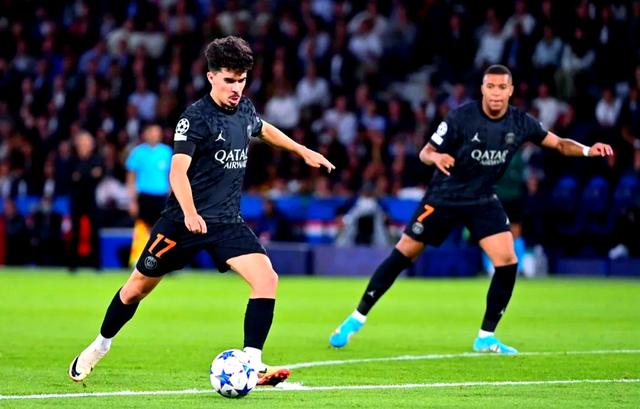 ABG欧博-包含表现优异引发热议！，姆巴佩在巴黎圣日耳曼比赛中重要助攻赛场气氛高涨的词条